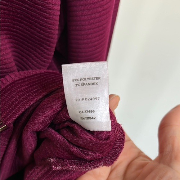 LEVELWEAR women’s GOLF long sleeve burgundy top with Mandarin Collar - Picture 10 of 13